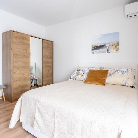 Alto 1 Studio Apartment Rovigno Esterno foto