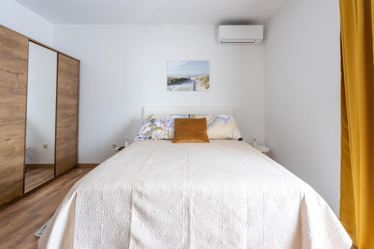 Alto 1 Studio Apartment Rovigno Esterno foto