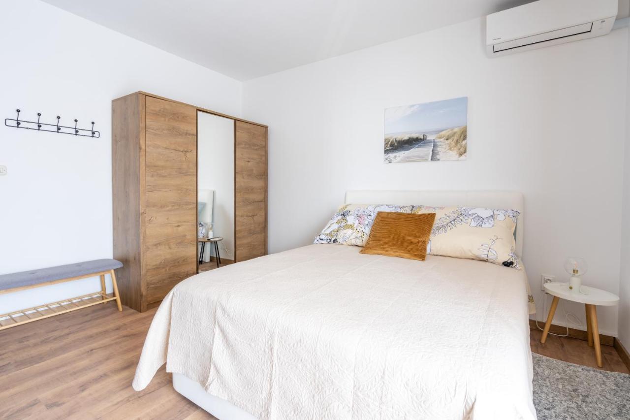 Alto 1 Studio Apartment Rovigno Esterno foto