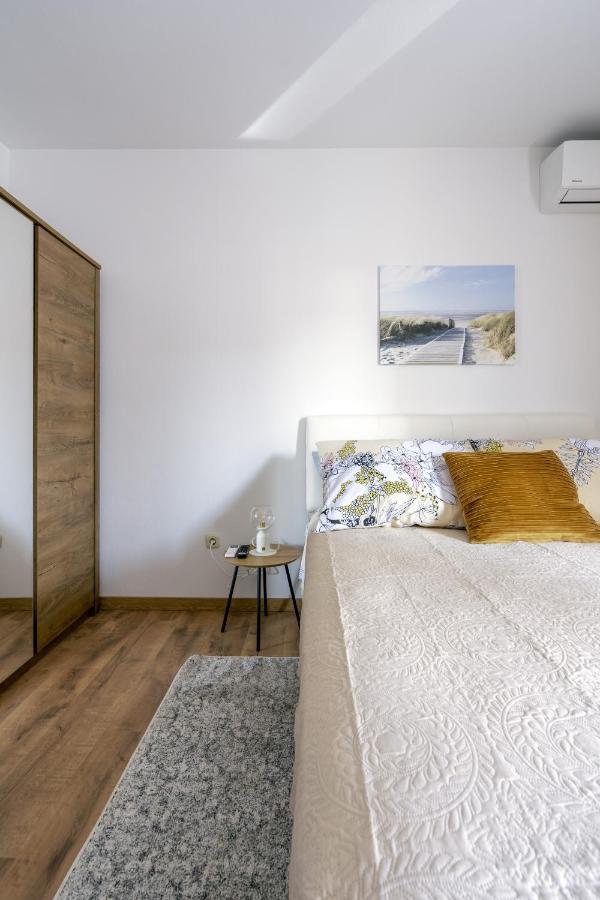 Alto 1 Studio Apartment Rovigno Esterno foto